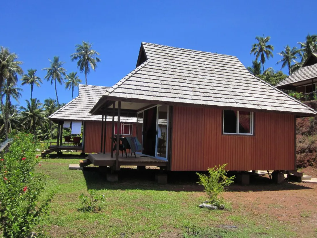 Les bungalows parmi les cocotiers